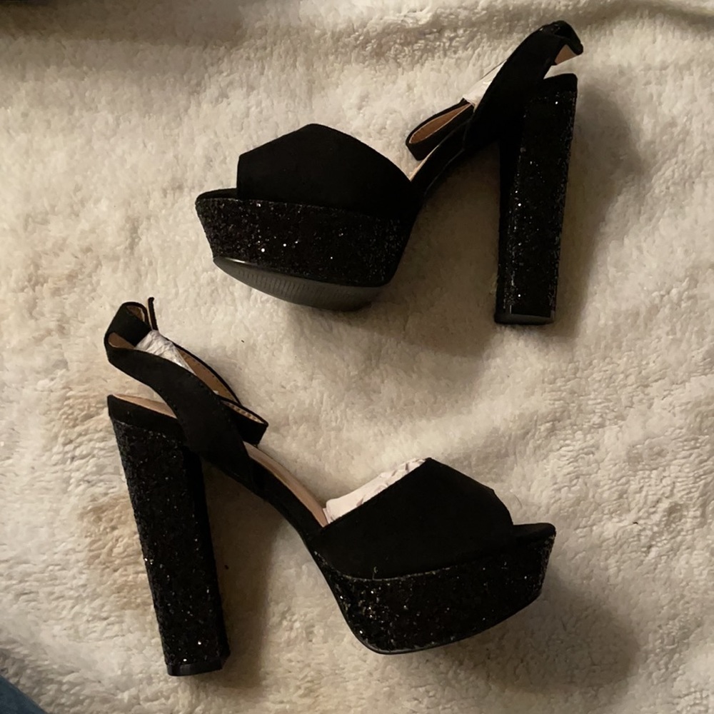 Black glitter heel pumps